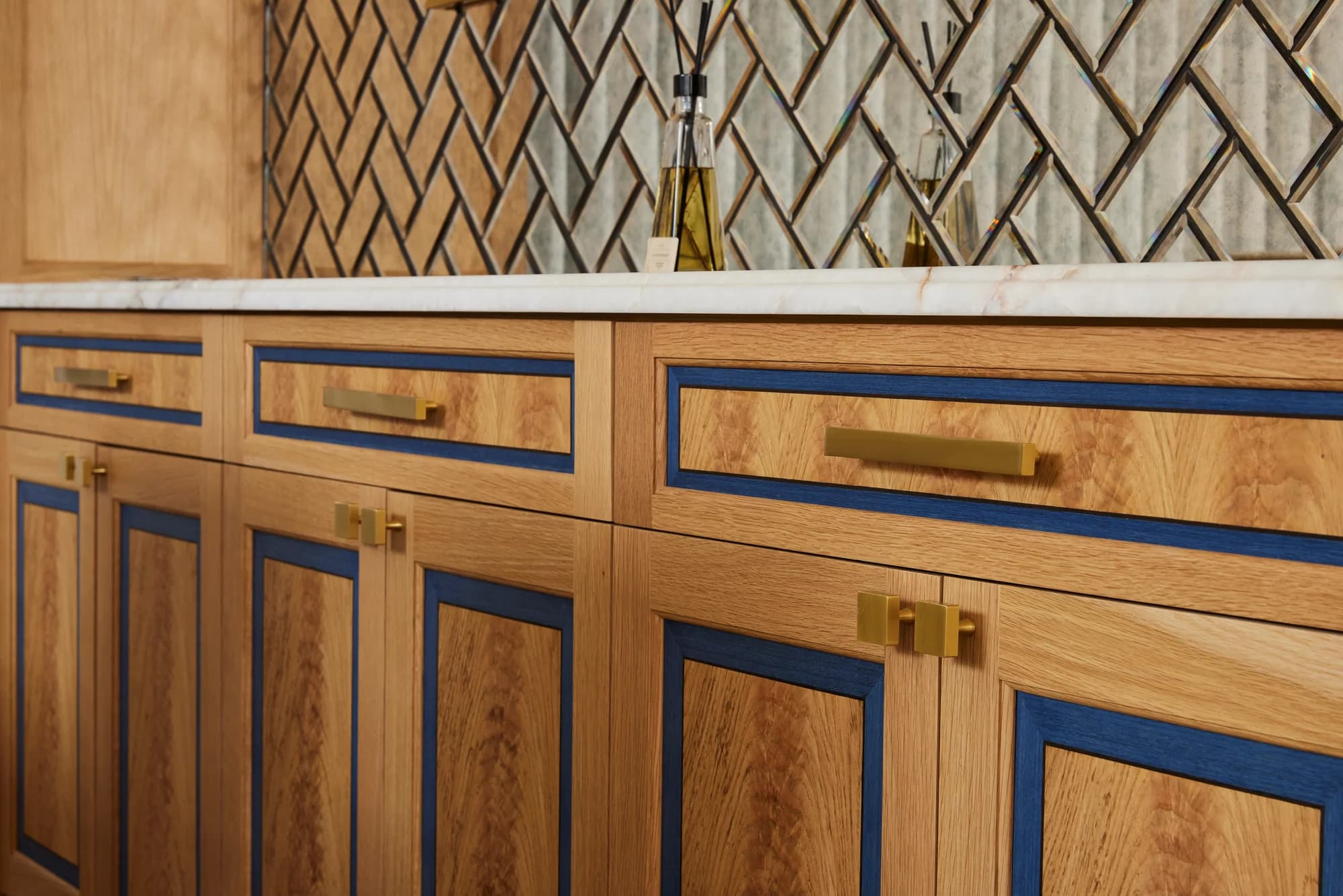 landscape 3x2 proj1 bar mirrored backsplash 043