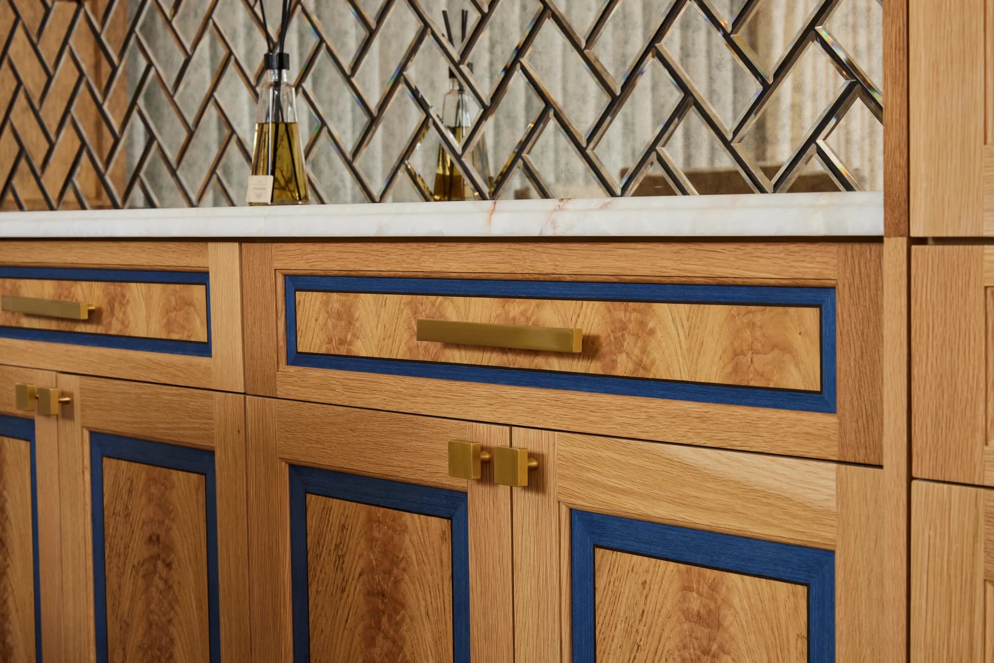 landscape 3x2 proj1 bar mirrored backsplash 044