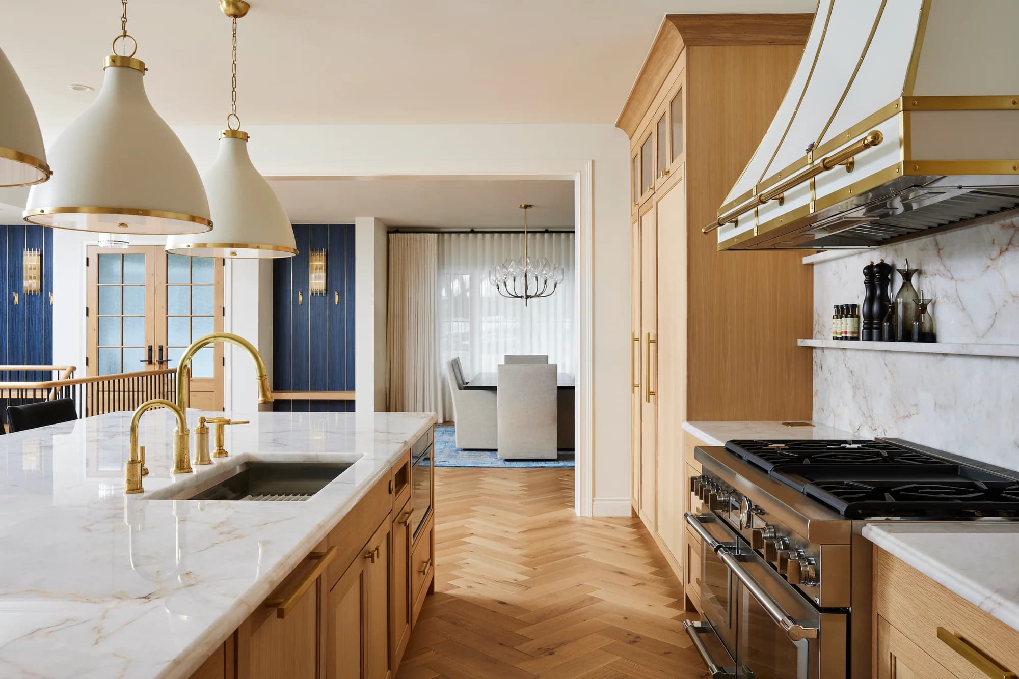 landscape 3x2 proj1 kitchen oak brass cabinetry 004