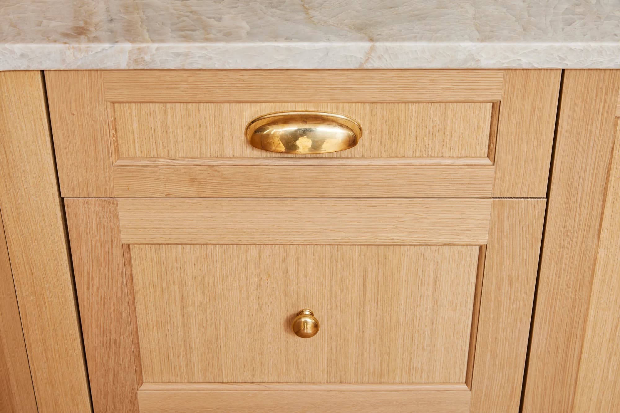 landscape 3x2 proj2 kitchen brass hardware detail 029