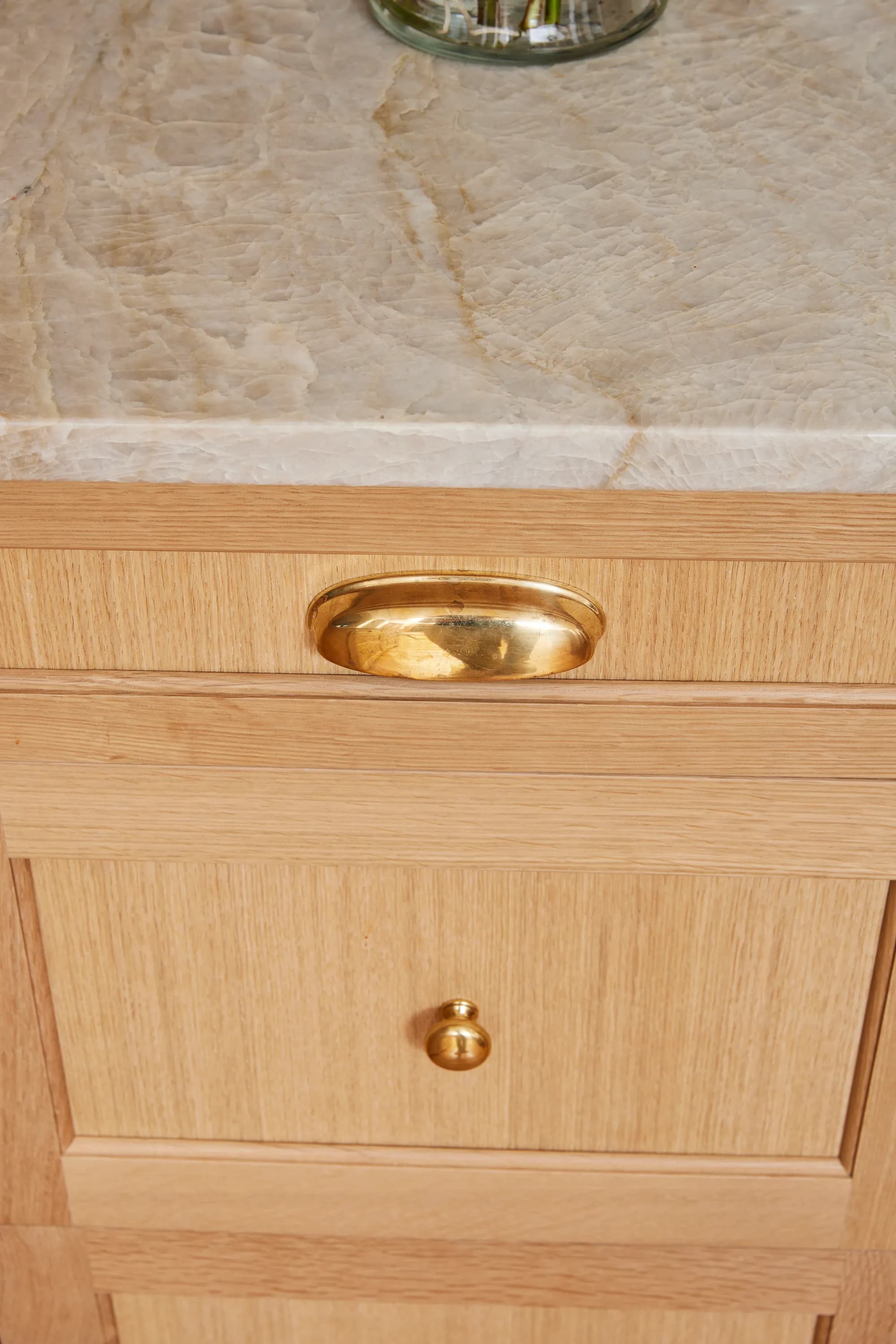 portrait 2x3 proj2 kitchen brass hardware detail 028