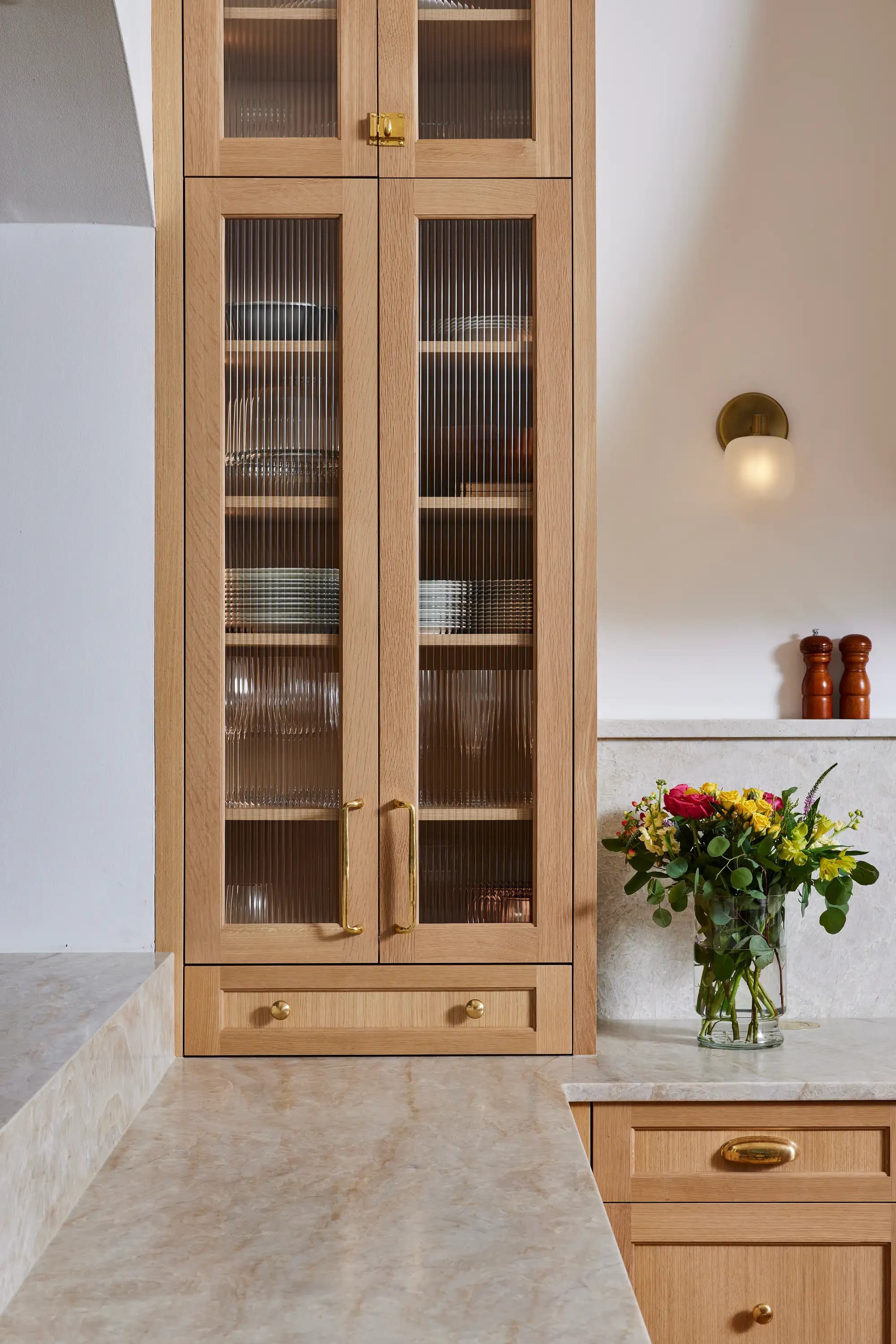 portrait 2x3 proj2 kitchen reeded glass cabinet 012