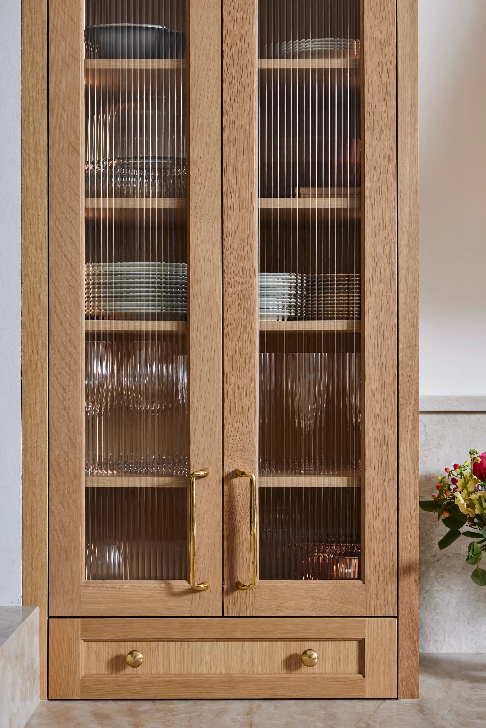 portrait 2x3 proj2 kitchen reeded glass cabinet 013