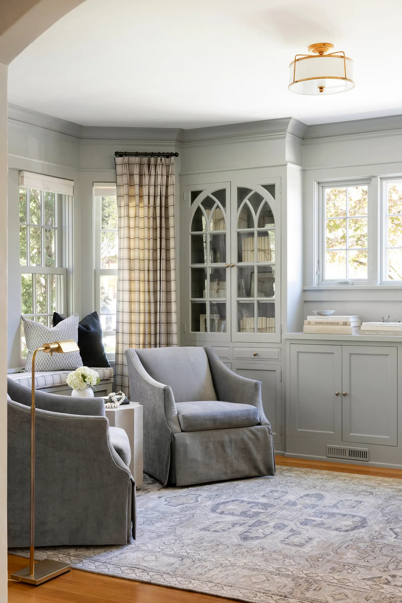 portrait 2x3 proj3 other living arched built ins 001