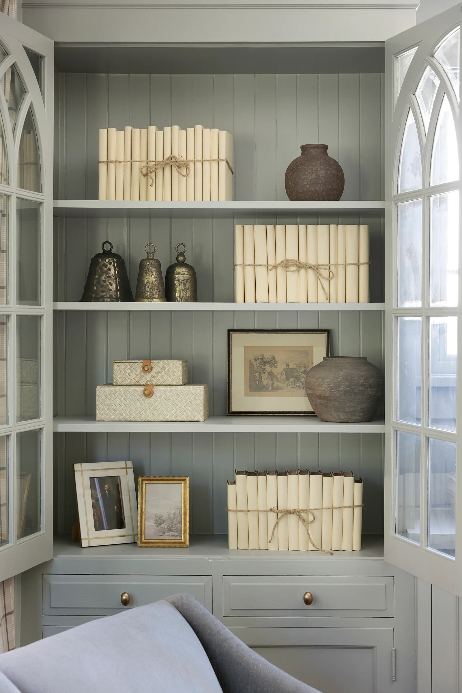 portrait 2x3 proj3 other living arched display 013
