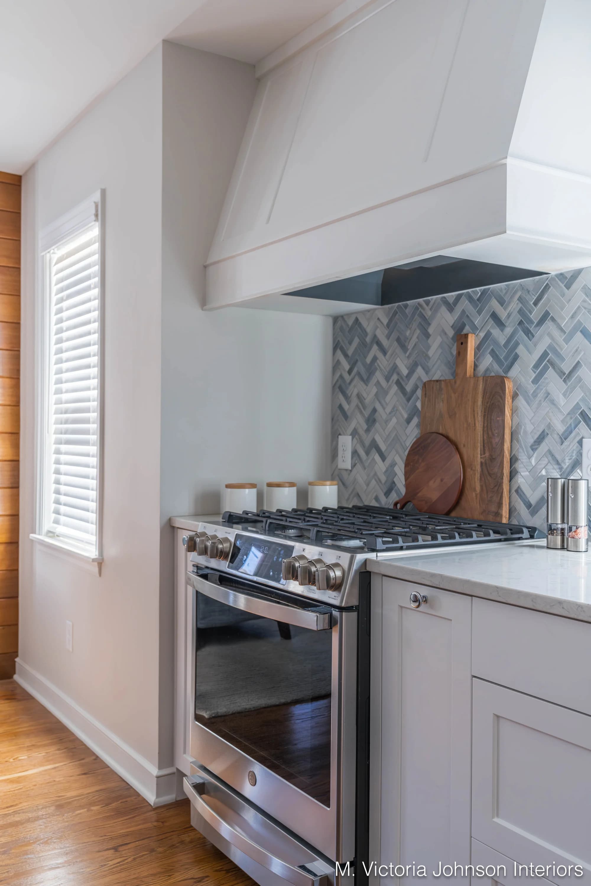 portrait 2x3 proj4 kitchen herringbone range wall 014